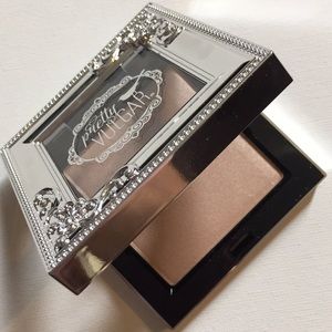 Pretty Vulgar Shimmering Swan Highlighter